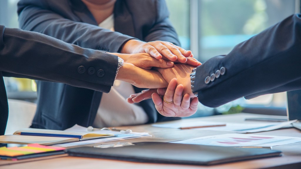 Développer son réseau grâce aux réseaux d'affaires locaux